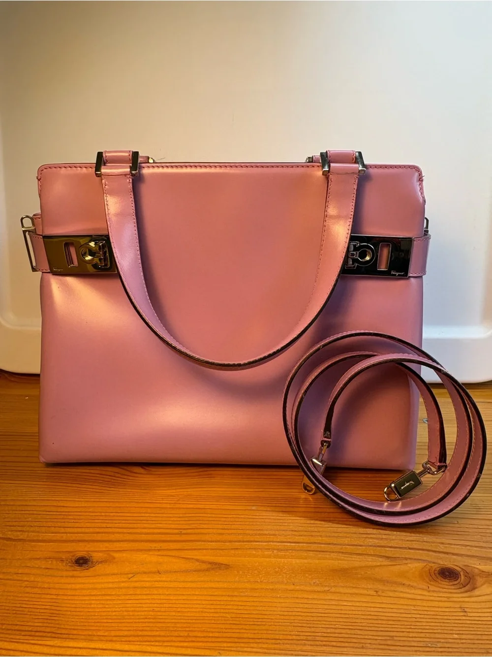 FERRAGAMO VINTAGE Y2K Women's Pink/Lavender Leather Top-Handle Handbag w/ strap